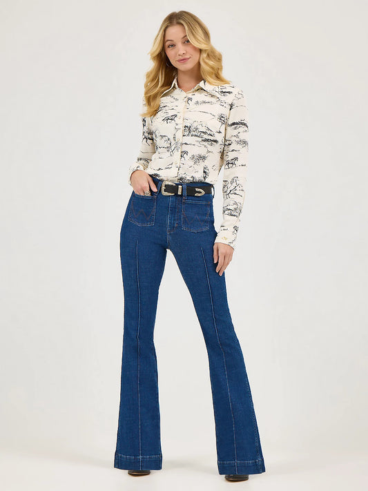 Lainey Wilson Bare Back Flare Jeans in Moonlight Wash